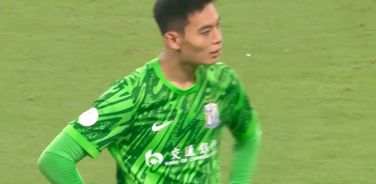 src, 上海申花球, 于汉超 src, 上海申花球, 于汉超