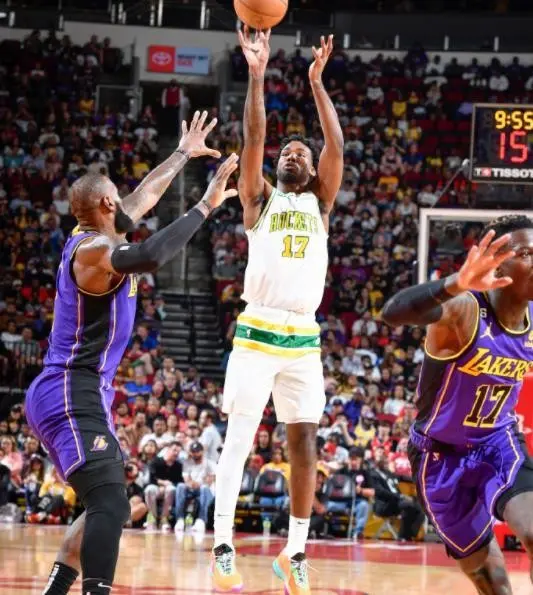 在防守端更, div