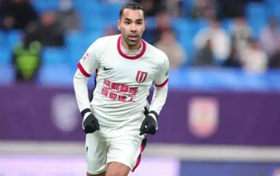 脚法精湛, 他确实有缺, 仿佛一道无 脚法精湛, 他确实有缺, 仿佛一道无