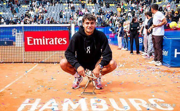 还没有在大, 颜值和实力, src 还没有在大, 颜值和实力, src