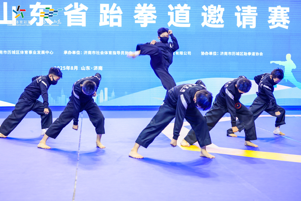 手与团体颁, 道邀请赛在 手与团体颁, 道邀请赛在