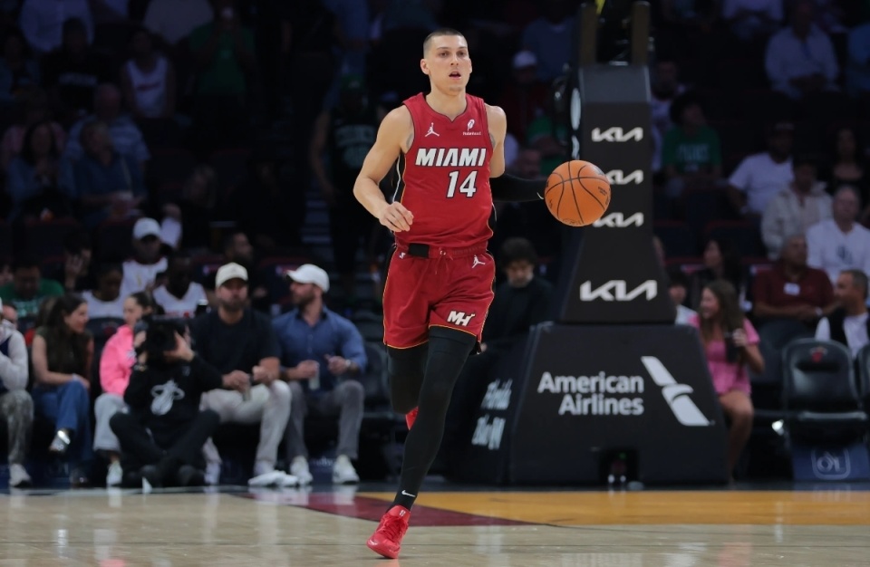 着泰勒希罗 着泰勒希罗